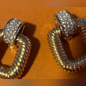 Beautiful ciner gold tone earrings never worn